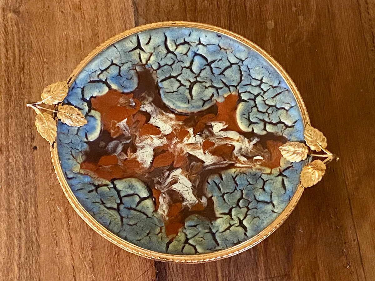 Louis Dage: Art Deco Glazed Ceramic Coupe Mounted On A Gilt Metal Base, Circa 1930-photo-2