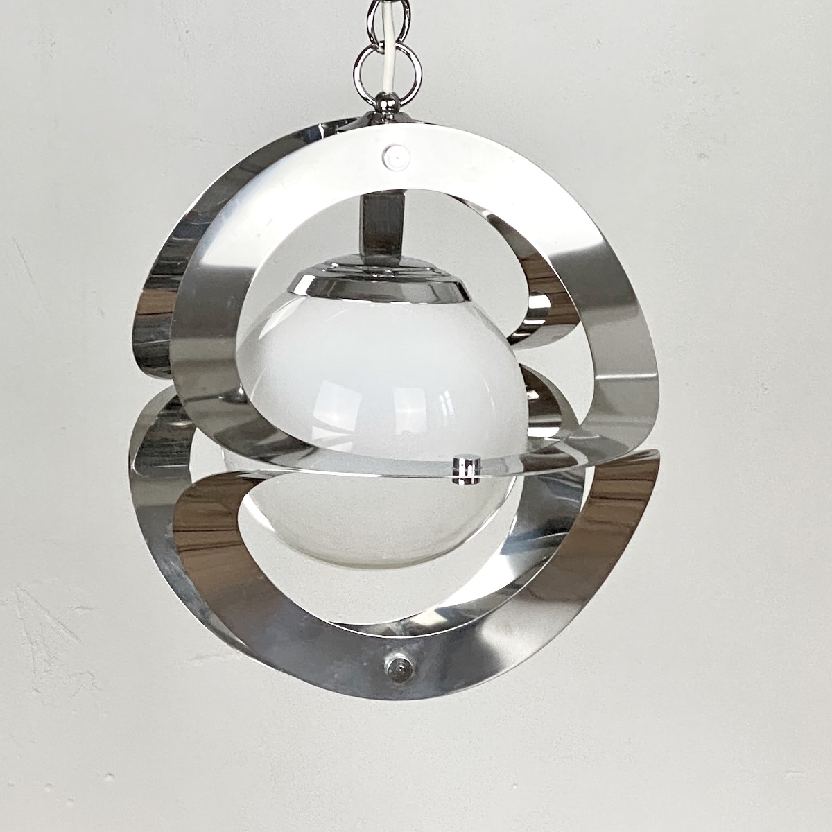 Suspension Space Age en chrome, bois et verre opalin, années 1970,  Mazzega ?-photo-3