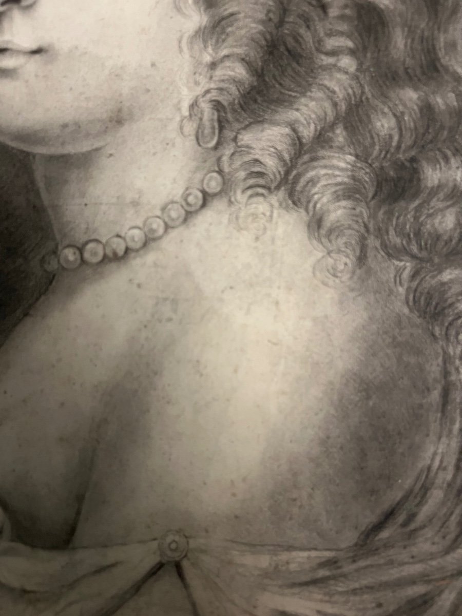 Beau Portrait En Buste D’une Jeune Femme De Qualité à La Pierre Noire Et Estompe.-photo-2