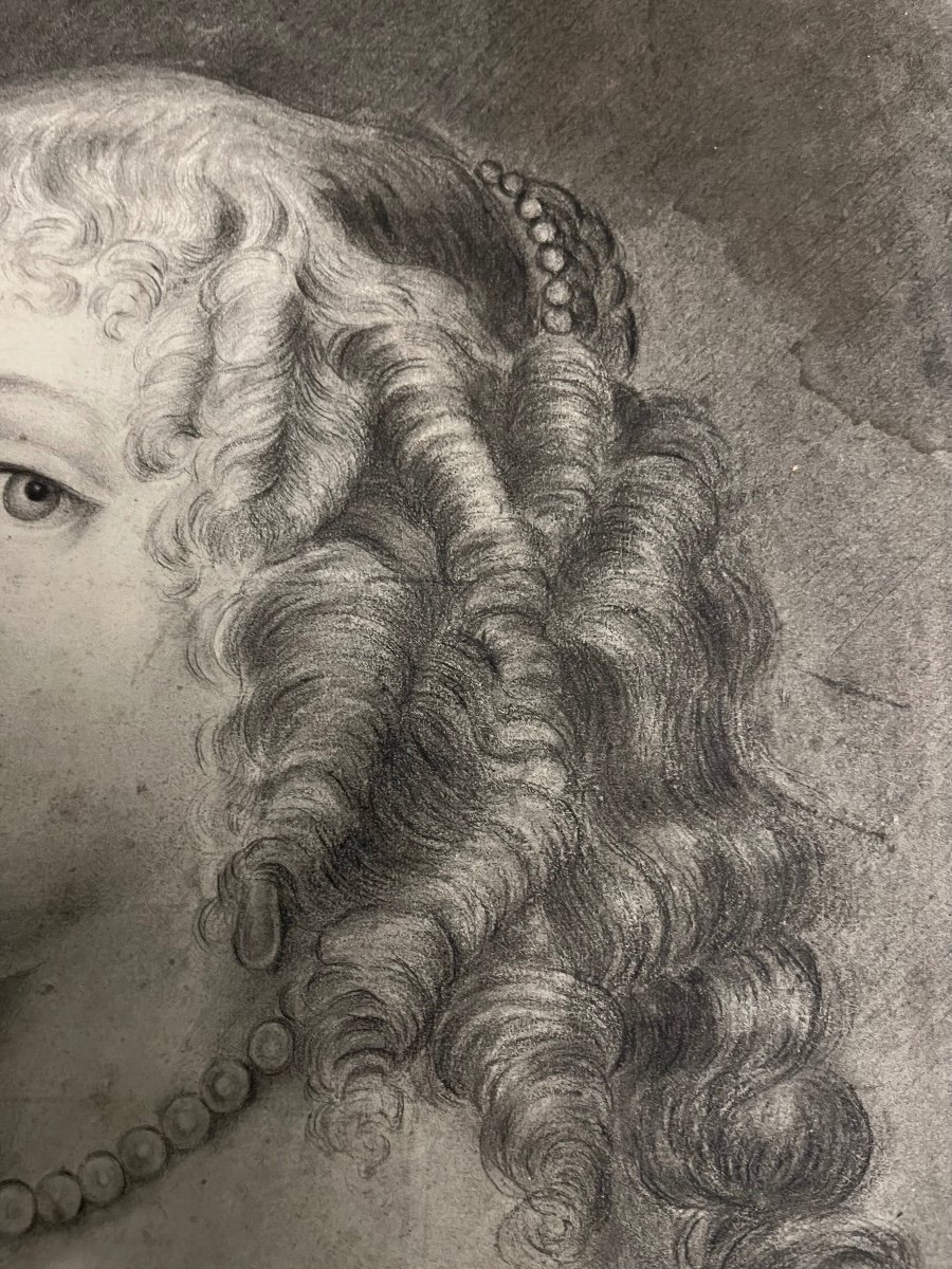 Beau Portrait En Buste D’une Jeune Femme De Qualité à La Pierre Noire Et Estompe.-photo-3