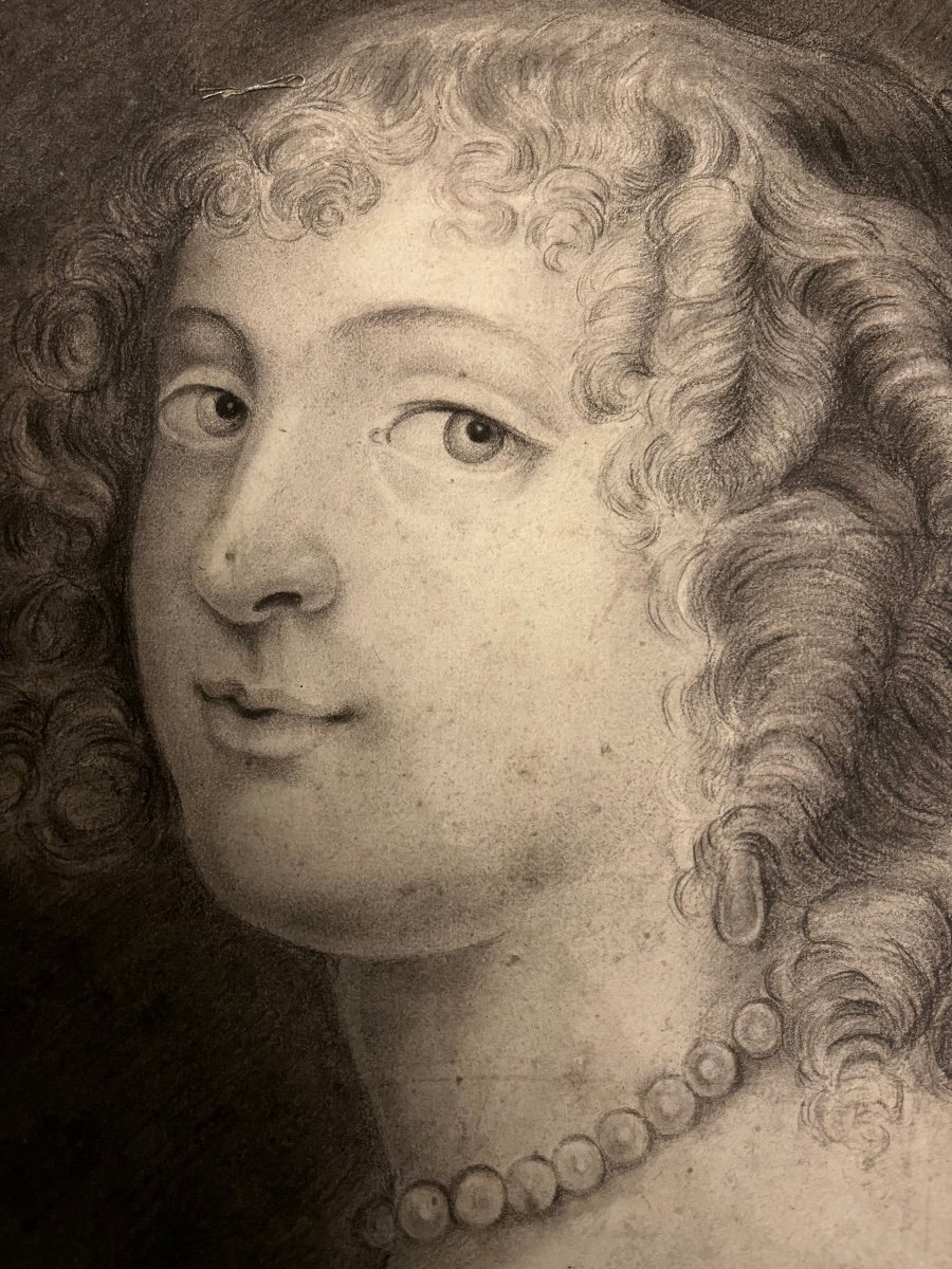 Beau Portrait En Buste D’une Jeune Femme De Qualité à La Pierre Noire Et Estompe.-photo-4