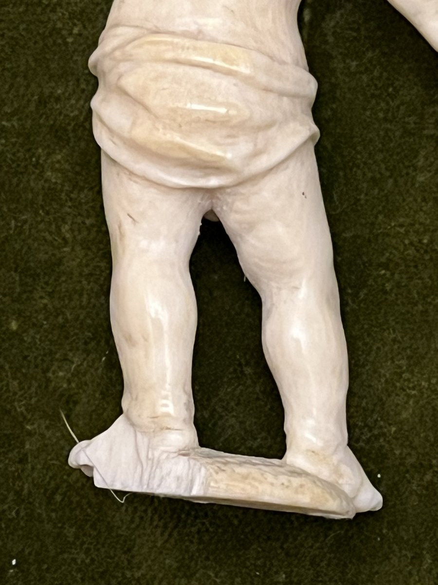 Ravissante Statuette En Ivoire, Jeune Garçon Portant Une assiette De Fruits. XVII éme Siècle.-photo-3