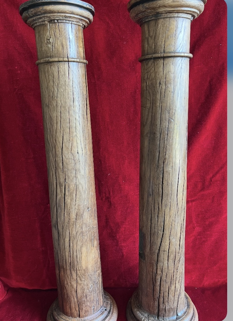 Belle Paire De Colonnes En Chêne Fin XVI Eme, Début XVII Eme. 
