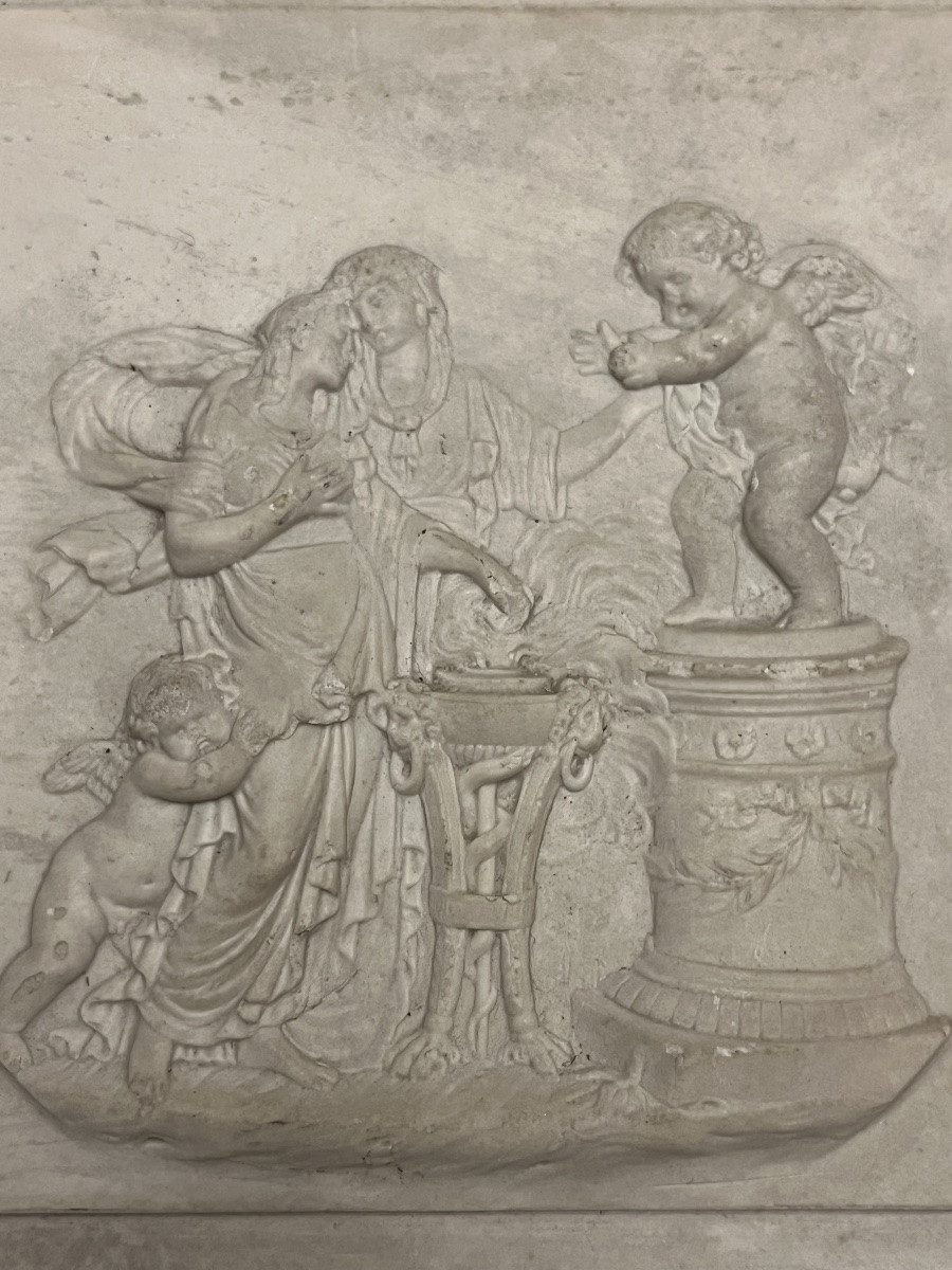 Jolie plaque en calcaire, scène de putti, avec jeune fille vêtue à l’antique. XIX eme.-photo-4
