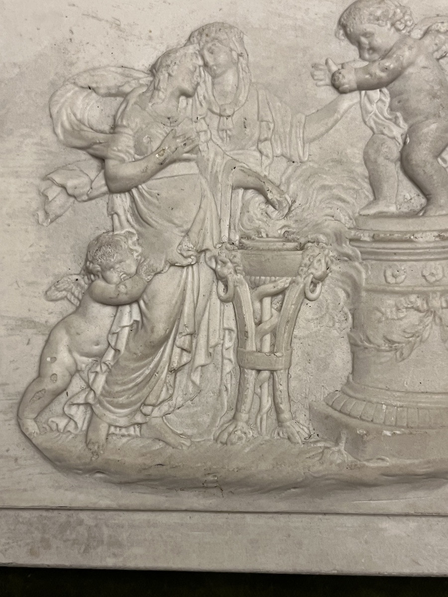 Jolie plaque en calcaire, scène de putti, avec jeune fille vêtue à l’antique. XIX eme.-photo-4