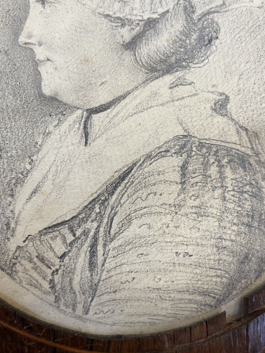 Joli portrait de profil d’une dame du XVIIIeme siècle. -photo-2