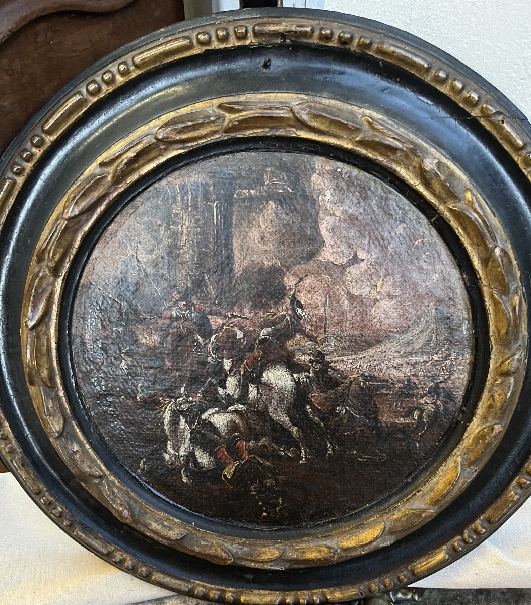 Tondo, huile sur toile collée sur un cadre, XVII eme. Scène de bataille.