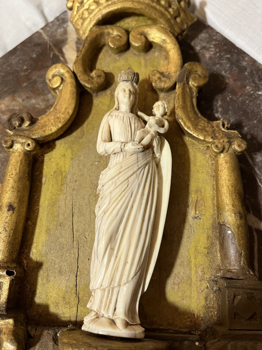 Gilded Wood Paneling, Featuring A Virgin And Child In -photo-4