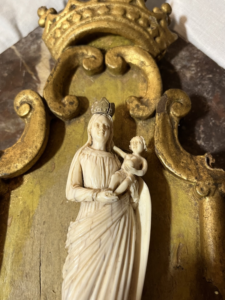 Gilded Wood Paneling, Featuring A Virgin And Child In -photo-1