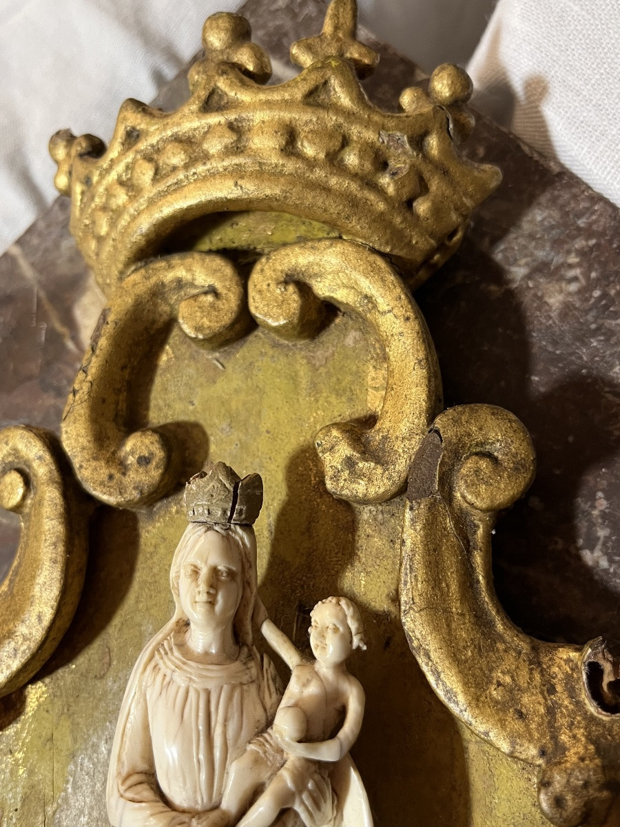 Gilded Wood Paneling, Featuring A Virgin And Child In -photo-3