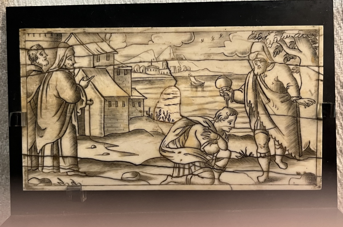 Plaquette en ivoire gravé, provenant d’un cabinet,.XVII eme siècle. 
