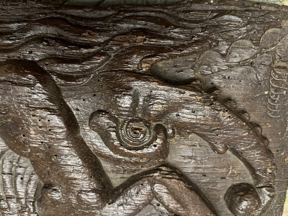 Panneau de chêne sculpté, XVI eme, une déesse  nue allongée sur un monstre marin.-photo-6