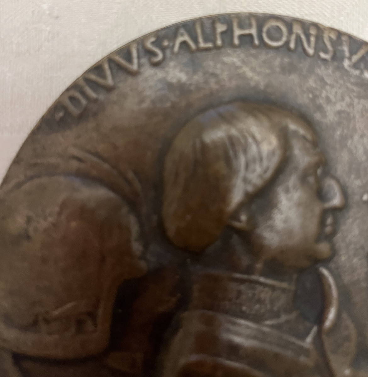 Medal Depicting A Man In Profile, With Hair And Clothing Characteristic Of The 16th Century -photo-1
