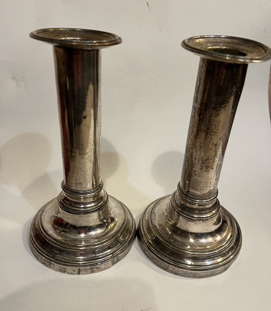 Paire de chandeliers en métal argenté, époque Louis XVI. Complets, France.-photo-2