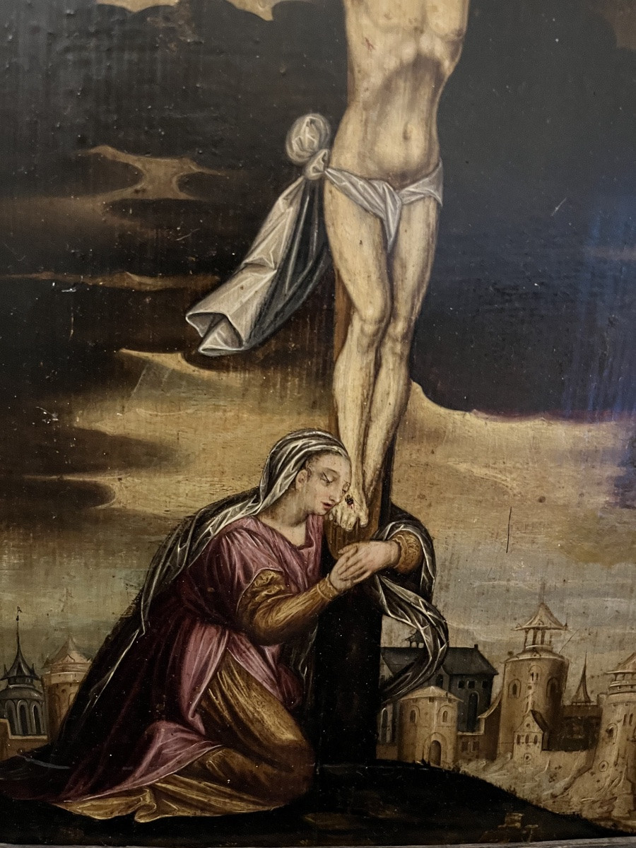 Crucifixion, huile sur panneau, époque XVII eme, cadre époque Louis XIII.-photo-3