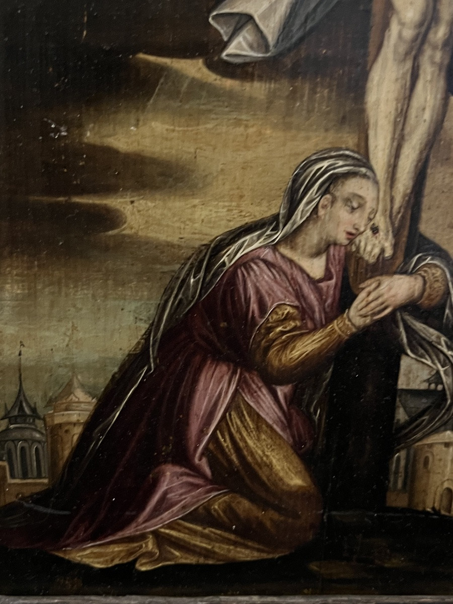 Crucifixion, huile sur panneau, époque XVII eme, cadre époque Louis XIII.-photo-1