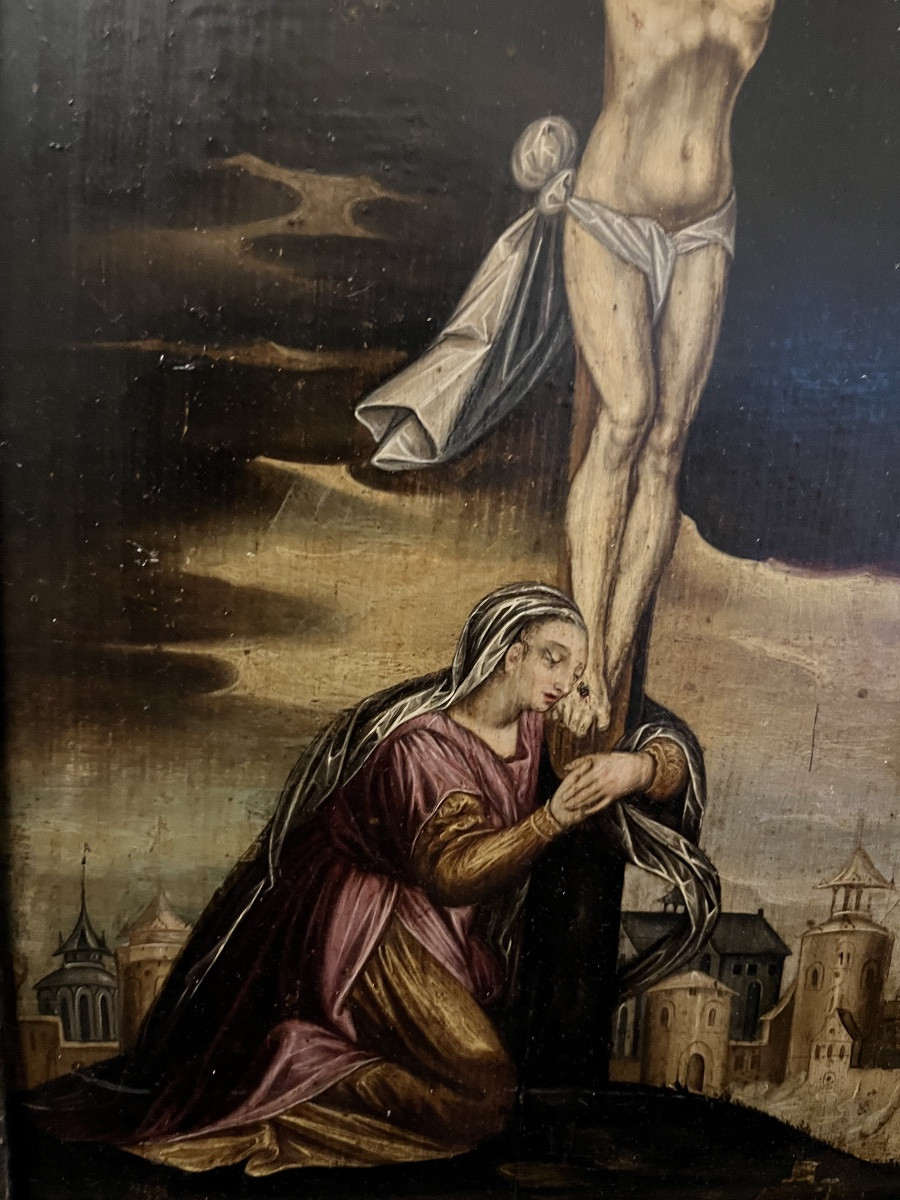 Crucifixion, huile sur panneau, époque XVII eme, cadre époque Louis XIII.-photo-2