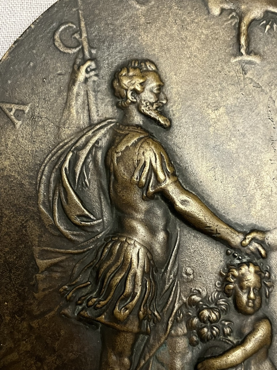 Large 17th-century Bronze Medal, Depicting Henry Iv, His Wife, And The Dauphin Between Them.-photo-3