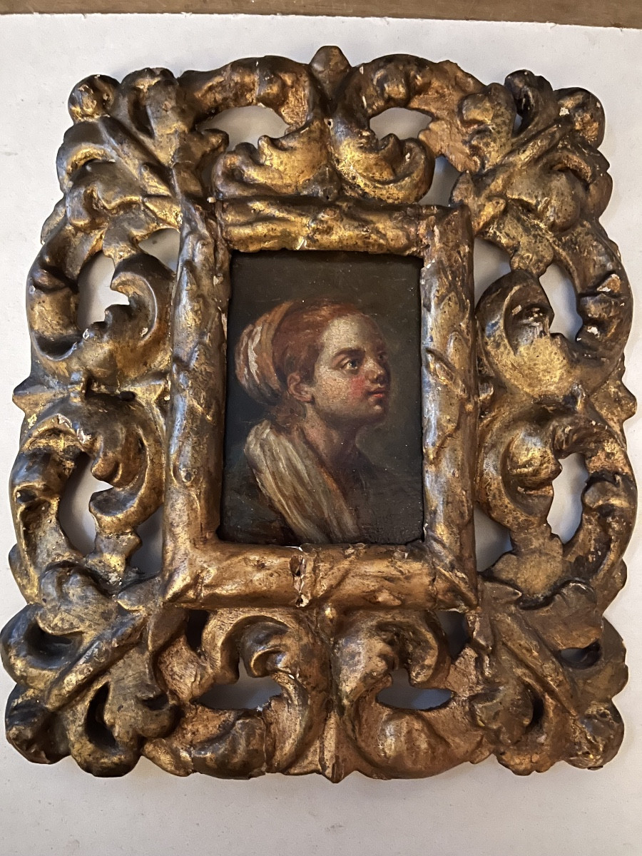 Petite huile sur bois XVIII eme France, dans un cadre italien très ouvragé XVIII eme.