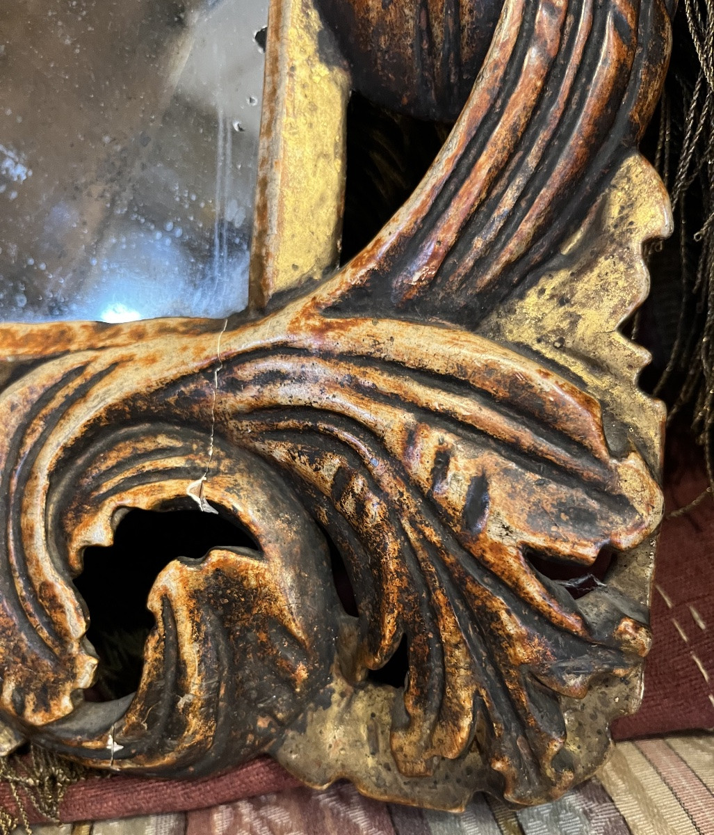 Paire de petits miroirs italiens, à volutes. Italie, XVIII éme siècle.-photo-3