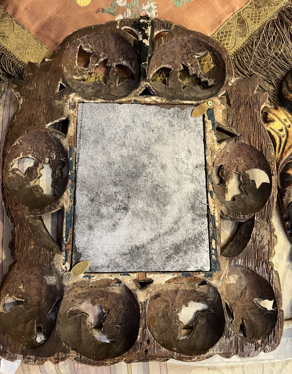 Paire de petits miroirs italiens, à volutes. Italie, XVIII éme siècle.-photo-7