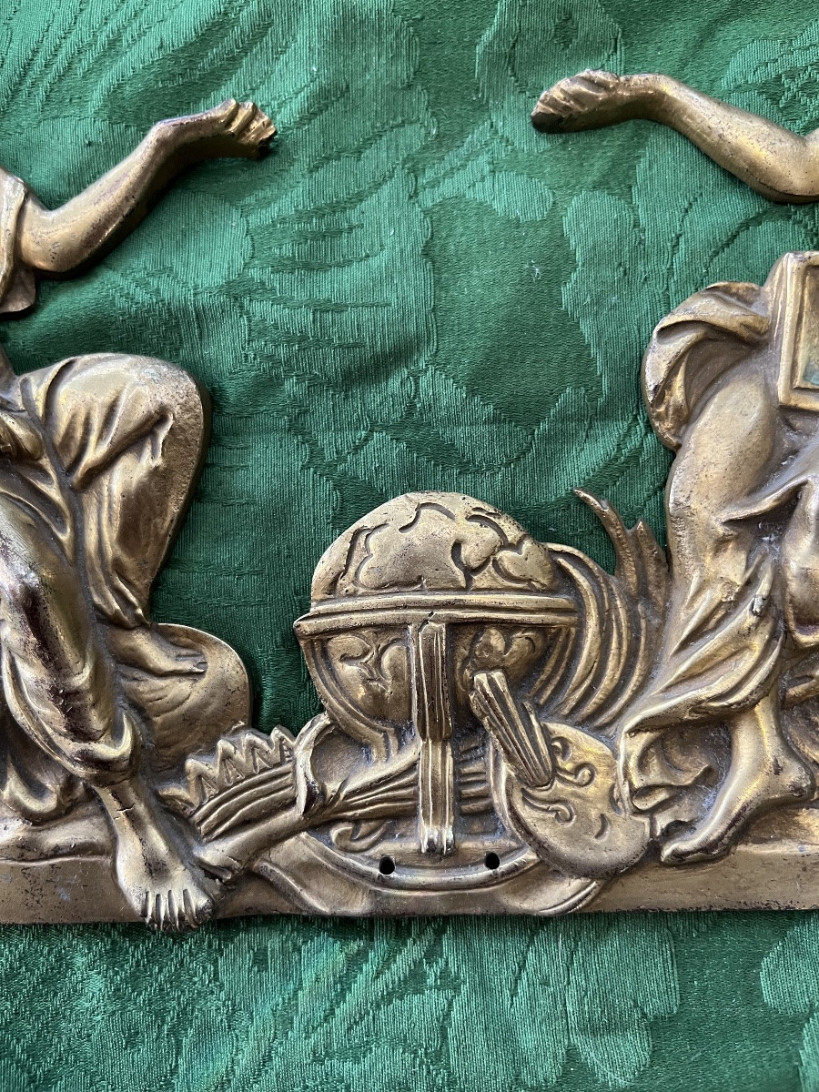 Gilt Bronze Plaque, Two Allegorical Figures Framing A World Map And Various Symbols. 18th Century.-photo-3