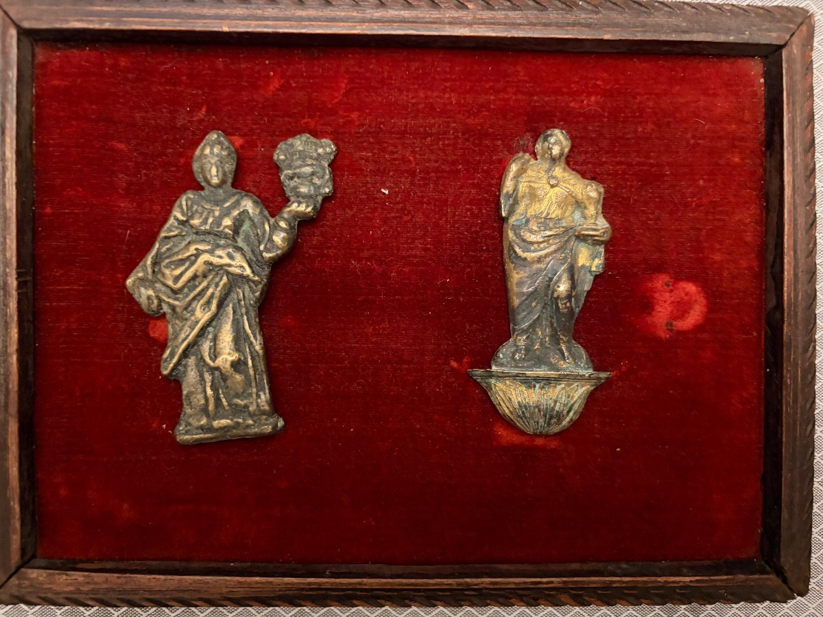 Deux petites effigies en bronze, XVII eme siecle. France