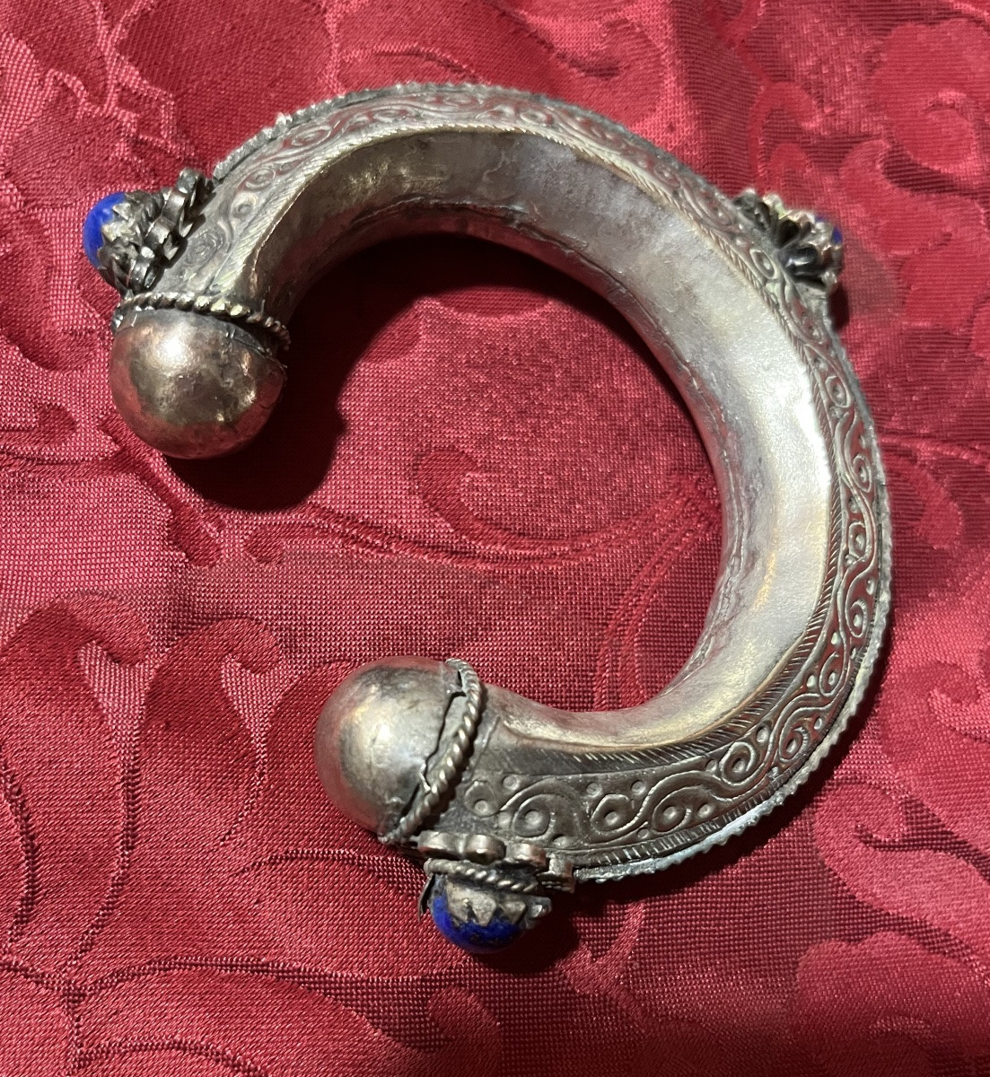 Paire de bracelets ethniques, argent bas titre. Vers 1950-photo-2