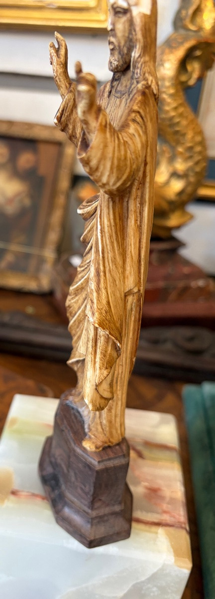 Christ en matière précieuse, bénissant le monde, vêtu d’un ample manteau très plissé.XIX eme .-photo-3