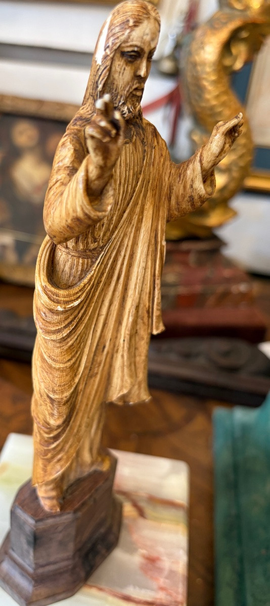 Christ en matière précieuse, bénissant le monde, vêtu d’un ample manteau très plissé.XIX eme .-photo-7