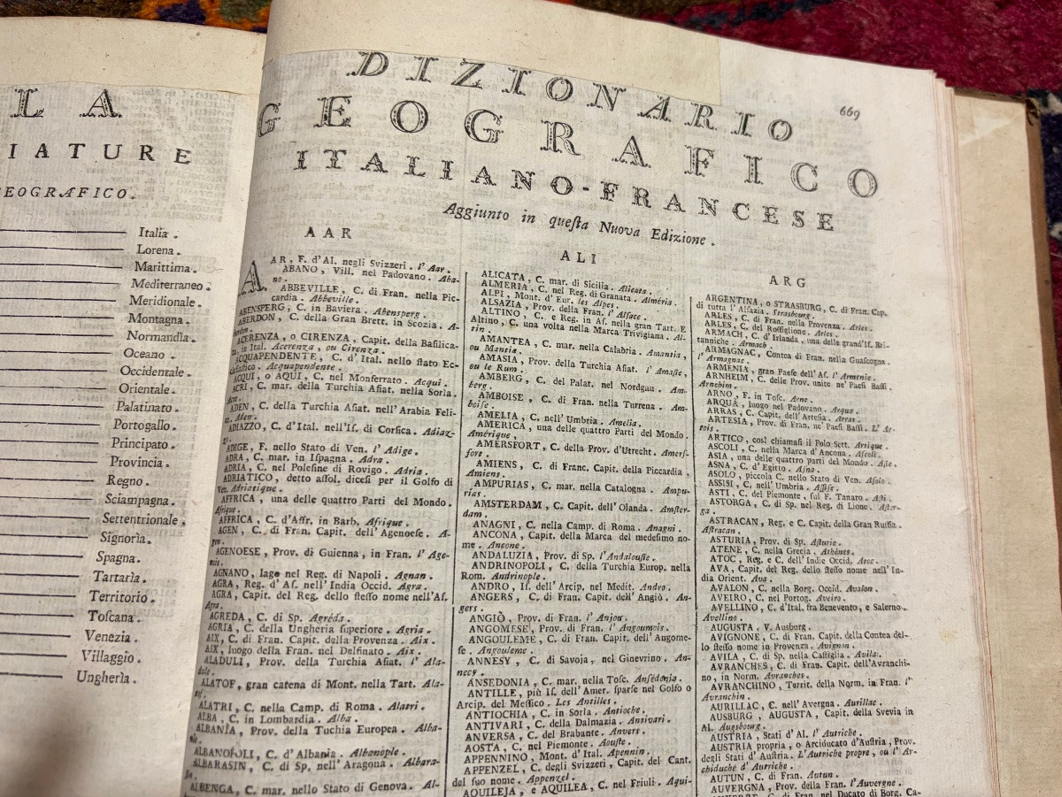 French-italian Dictionary, Dated 1777, Two Volumes, Handsome Leather Bindings.-photo-1