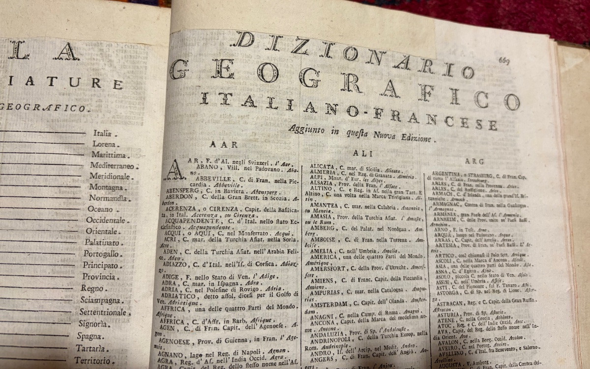 French-italian Dictionary, Dated 1777, Two Volumes, Handsome Leather Bindings.-photo-6
