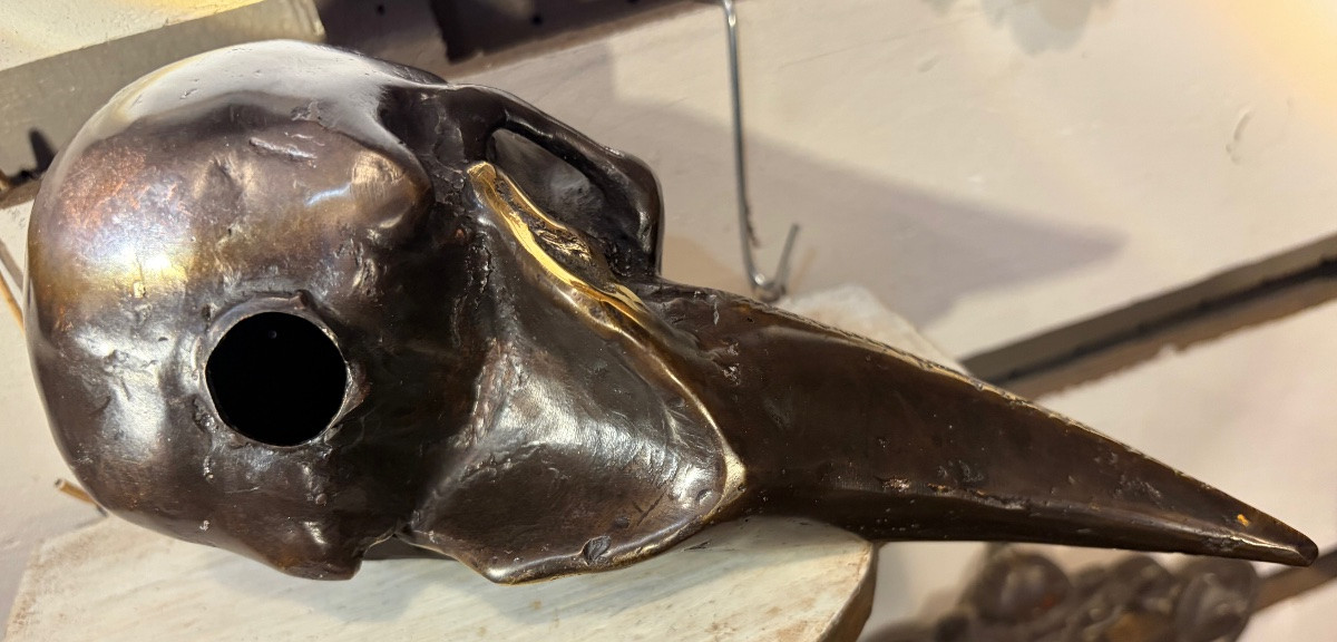 Sculpture en bronze dans le goût des masques vénitiens, XX eme siècle. -photo-4