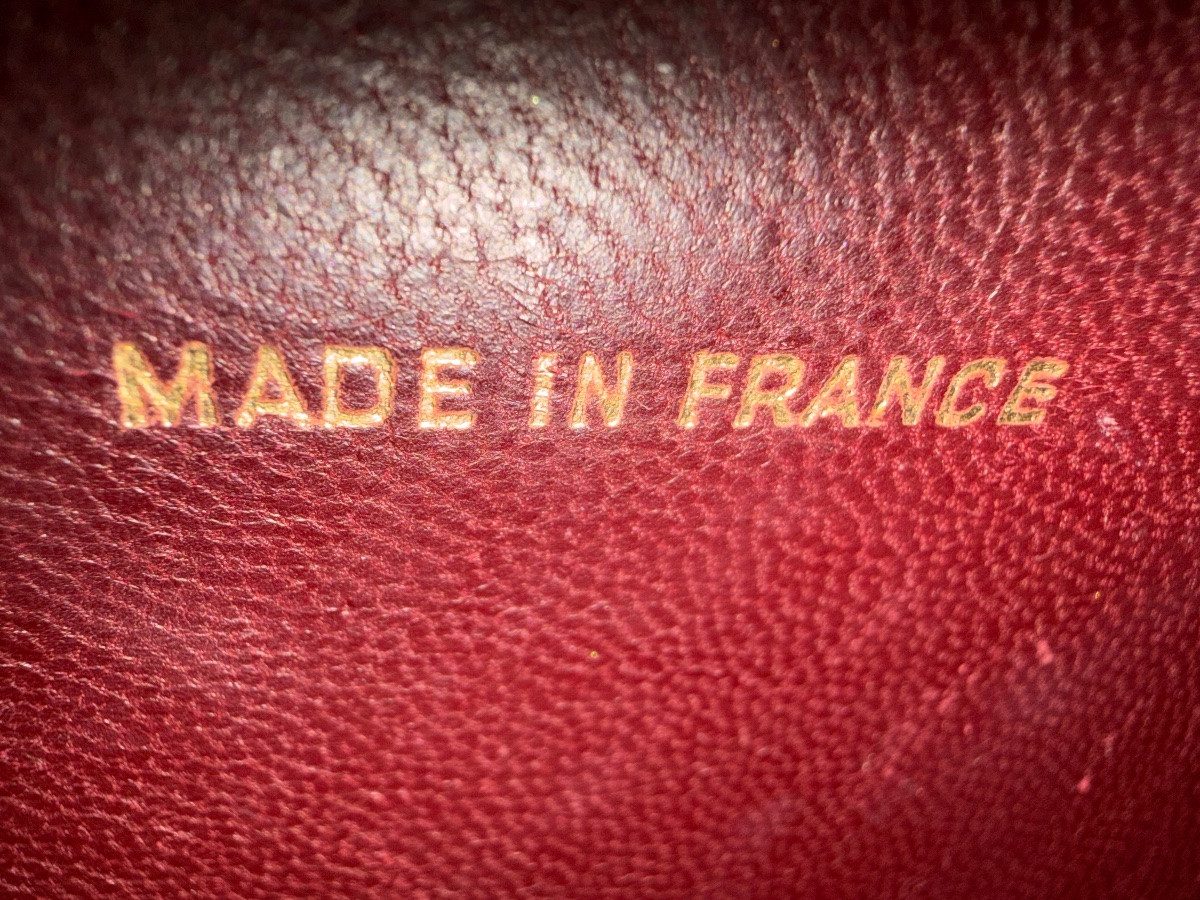 Quilted Skin Handbag, Chanel, Burgundy Color. Gold Shoulder Strap. Very Good Condition.-photo-1