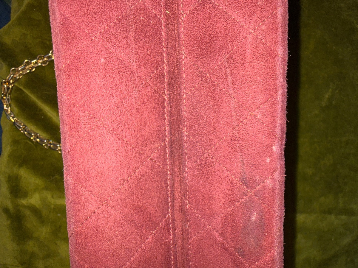 Quilted Skin Handbag, Chanel, Burgundy Color. Gold Shoulder Strap. Very Good Condition.-photo-3