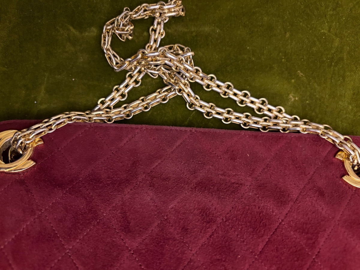 Quilted Skin Handbag, Chanel, Burgundy Color. Gold Shoulder Strap. Very Good Condition.-photo-5