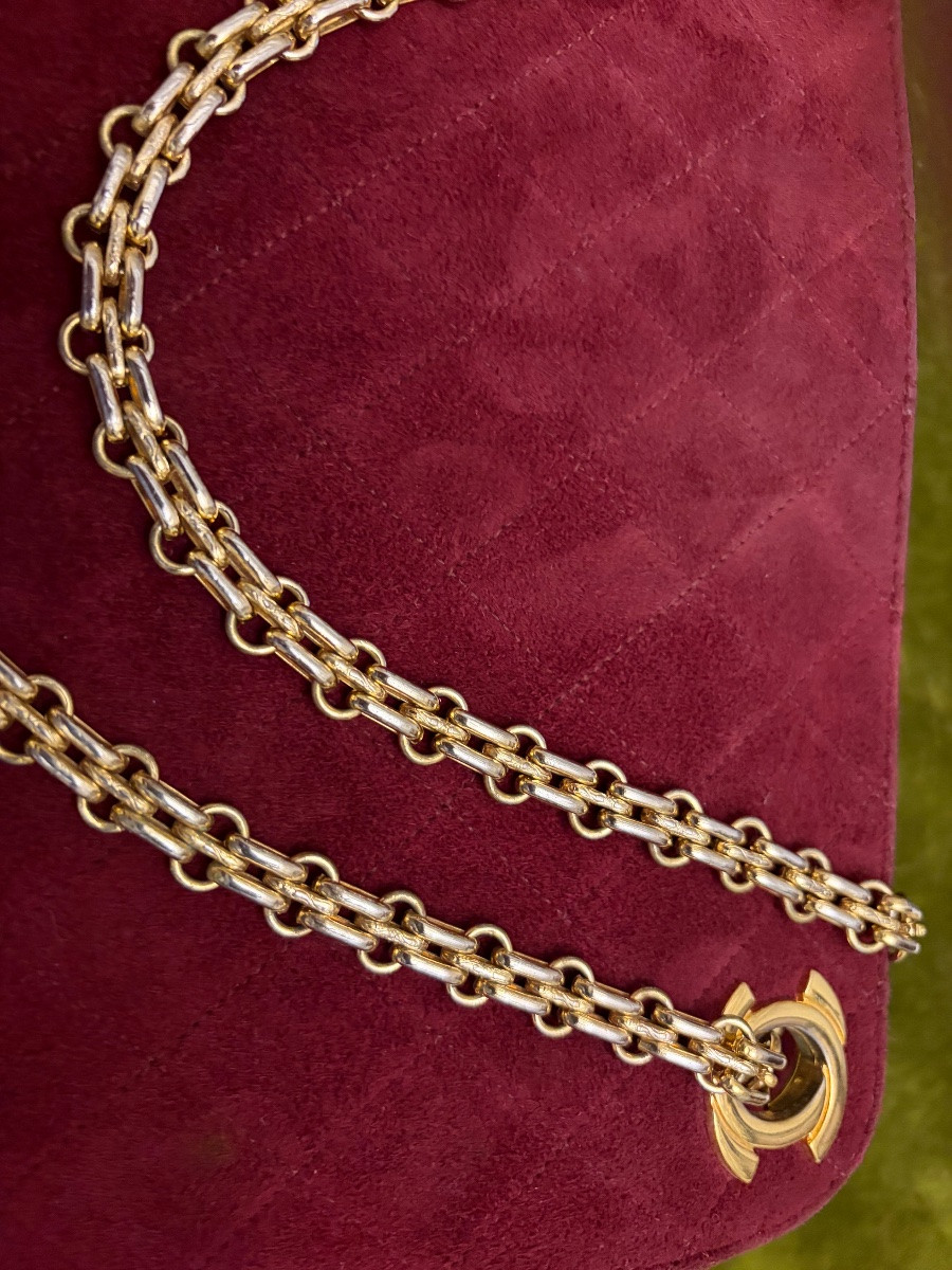 Quilted Skin Handbag, Chanel, Burgundy Color. Gold Shoulder Strap. Very Good Condition.-photo-7