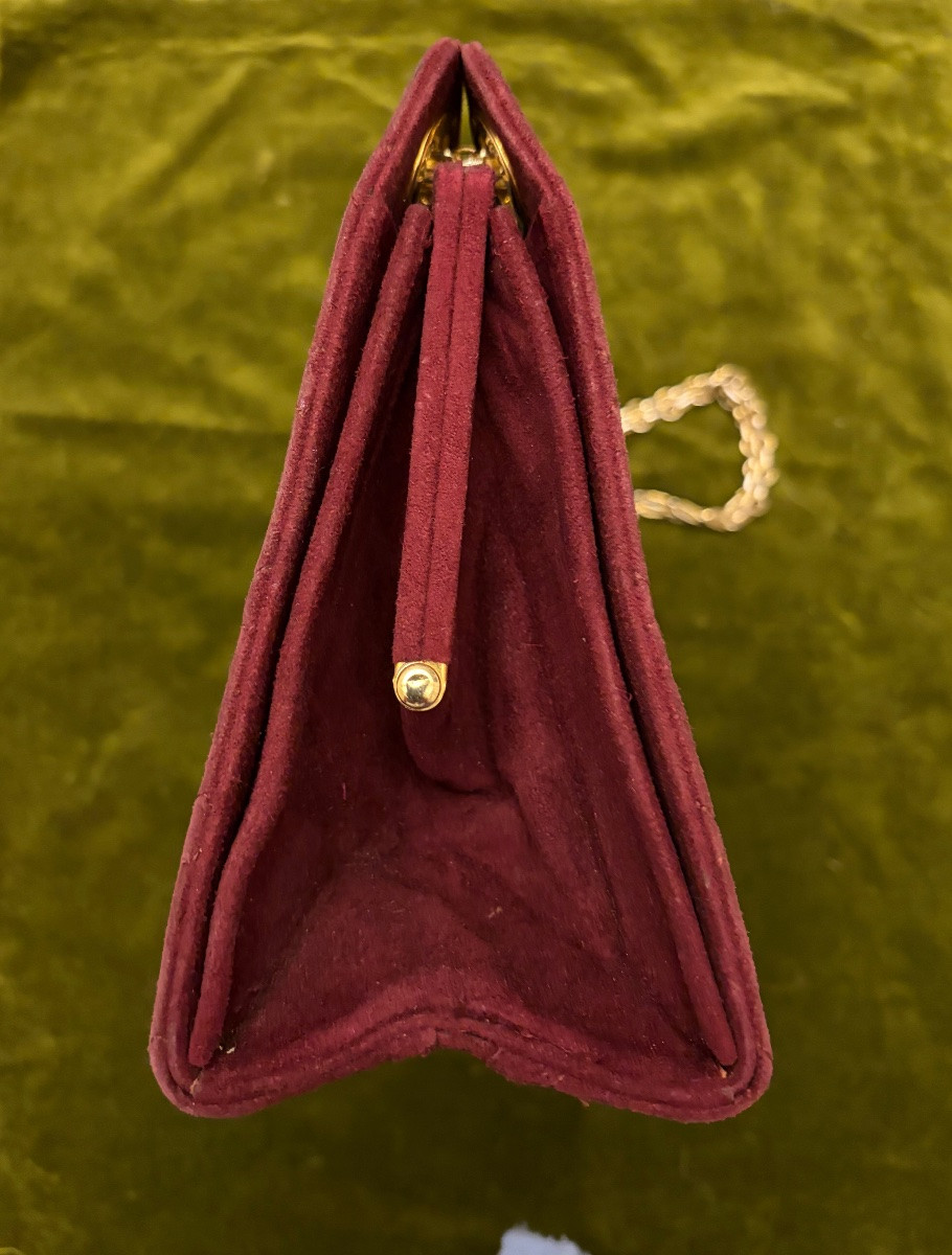 Quilted Skin Handbag, Chanel, Burgundy Color. Gold Shoulder Strap. Very Good Condition.-photo-8