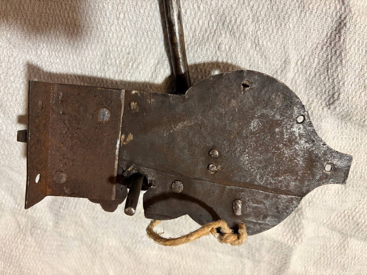 Engraved Iron Lock, In Working Condition, 18th Century.-photo-2