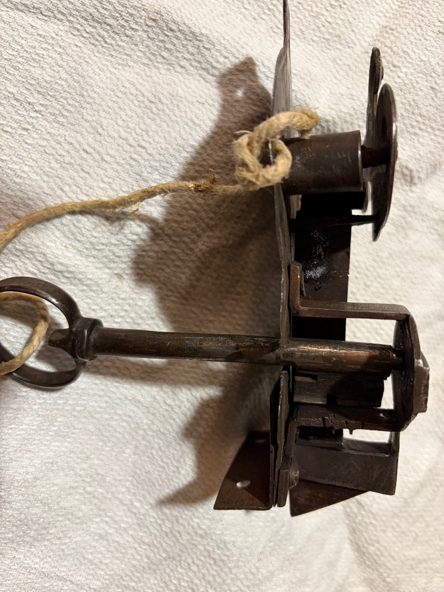 Engraved Iron Lock, In Working Condition, 18th Century.-photo-6