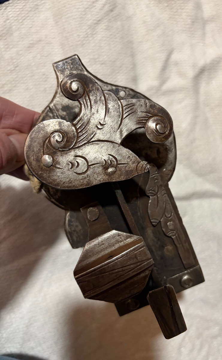 Engraved Iron Lock, In Working Condition, 18th Century.-photo-8