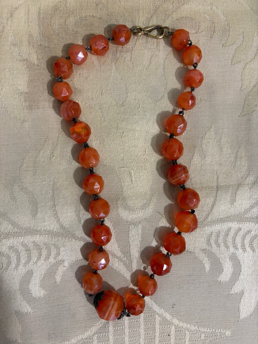 Collier en cornaline facettée. Fin 19 eme ou début 20 eme