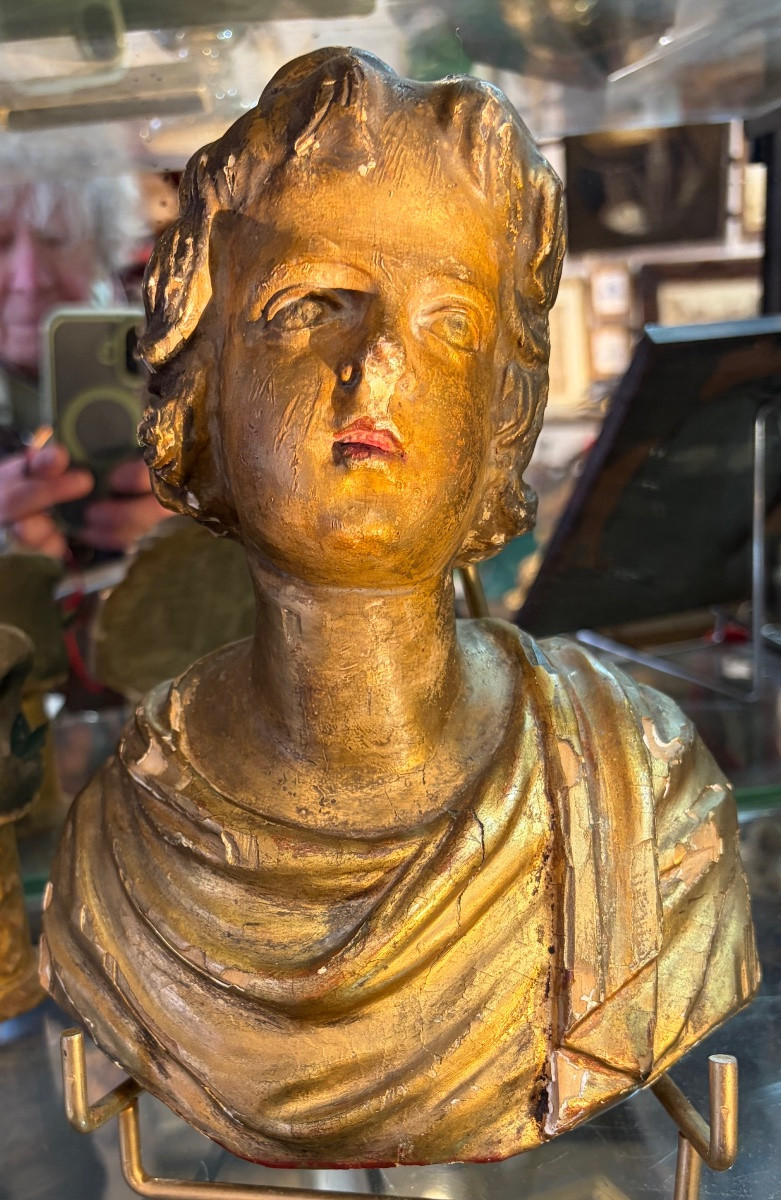 Buste en bois sculpté anciennement doré. Tête de jeune homme ou d’ange. XVIII éme siècle. -photo-2