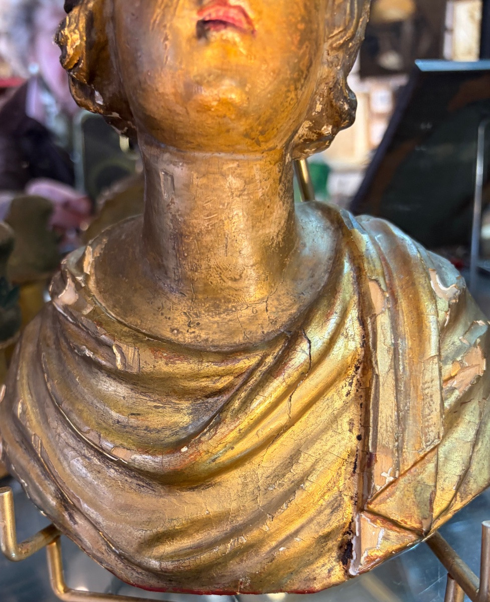 Buste en bois sculpté anciennement doré. Tête de jeune homme ou d’ange. XVIII éme siècle. -photo-3