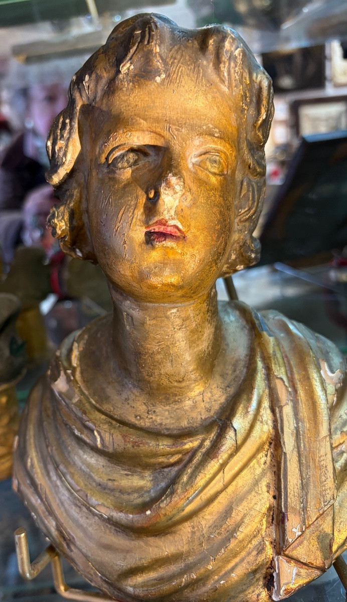 Buste en bois sculpté anciennement doré. Tête de jeune homme ou d’ange. XVIII éme siècle. -photo-4