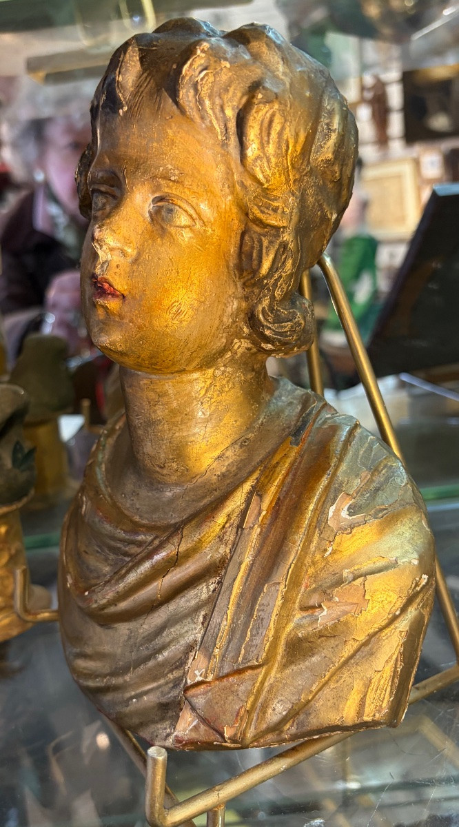 Buste en bois sculpté anciennement doré. Tête de jeune homme ou d’ange. XVIII éme siècle. -photo-1
