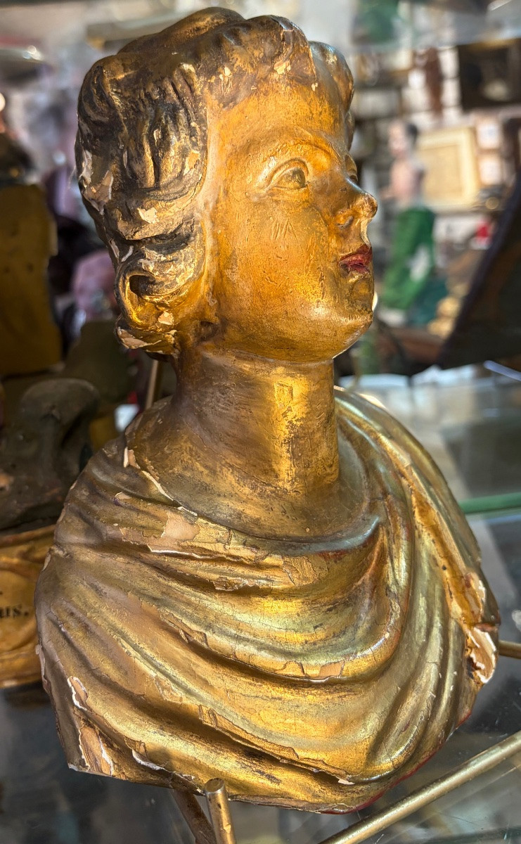 Buste en bois sculpté anciennement doré. Tête de jeune homme ou d’ange. XVIII éme siècle. -photo-3