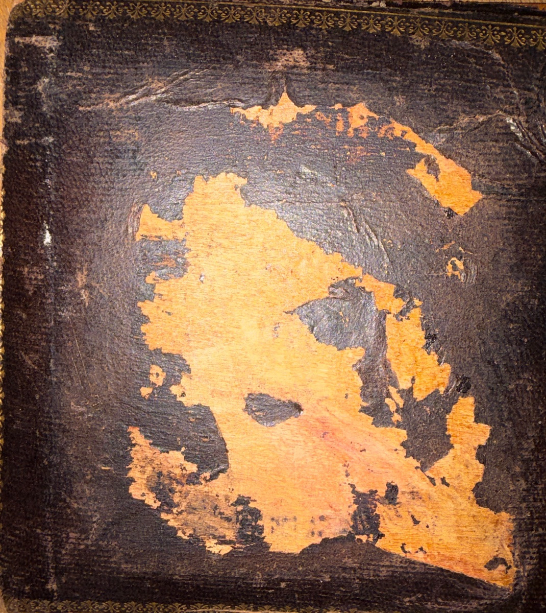 Fragment d’huile sur toile, portrait de profil d’un jeune homme, dans un tondo blanc. Début XIX-photo-4