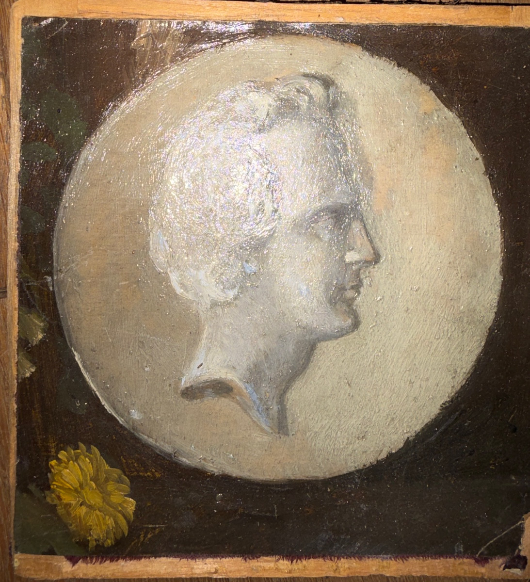 Fragment d’huile sur toile, portrait de profil d’un jeune homme, dans un tondo blanc. Début XIX-photo-2