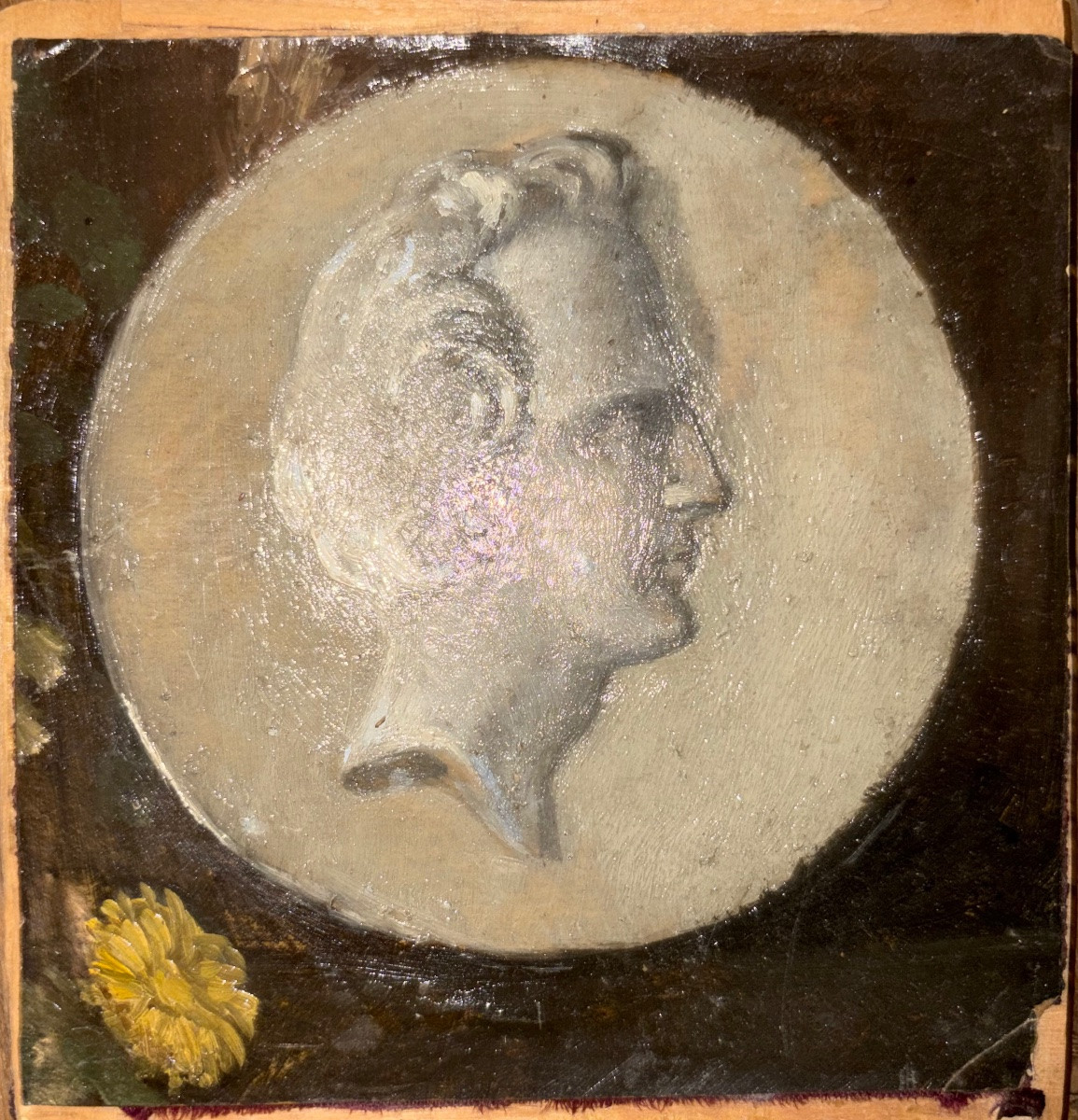Fragment d’huile sur toile, portrait de profil d’un jeune homme, dans un tondo blanc. Début XIX-photo-1